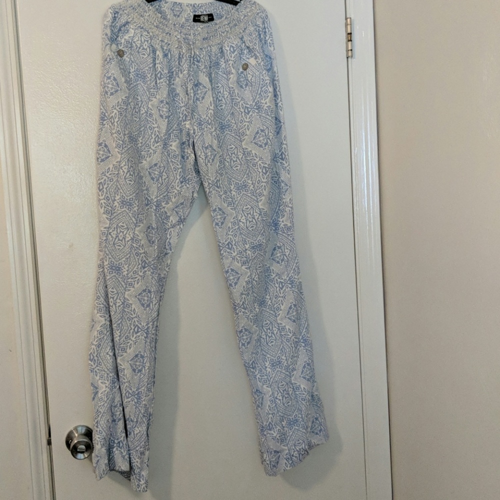 Wide leg pants